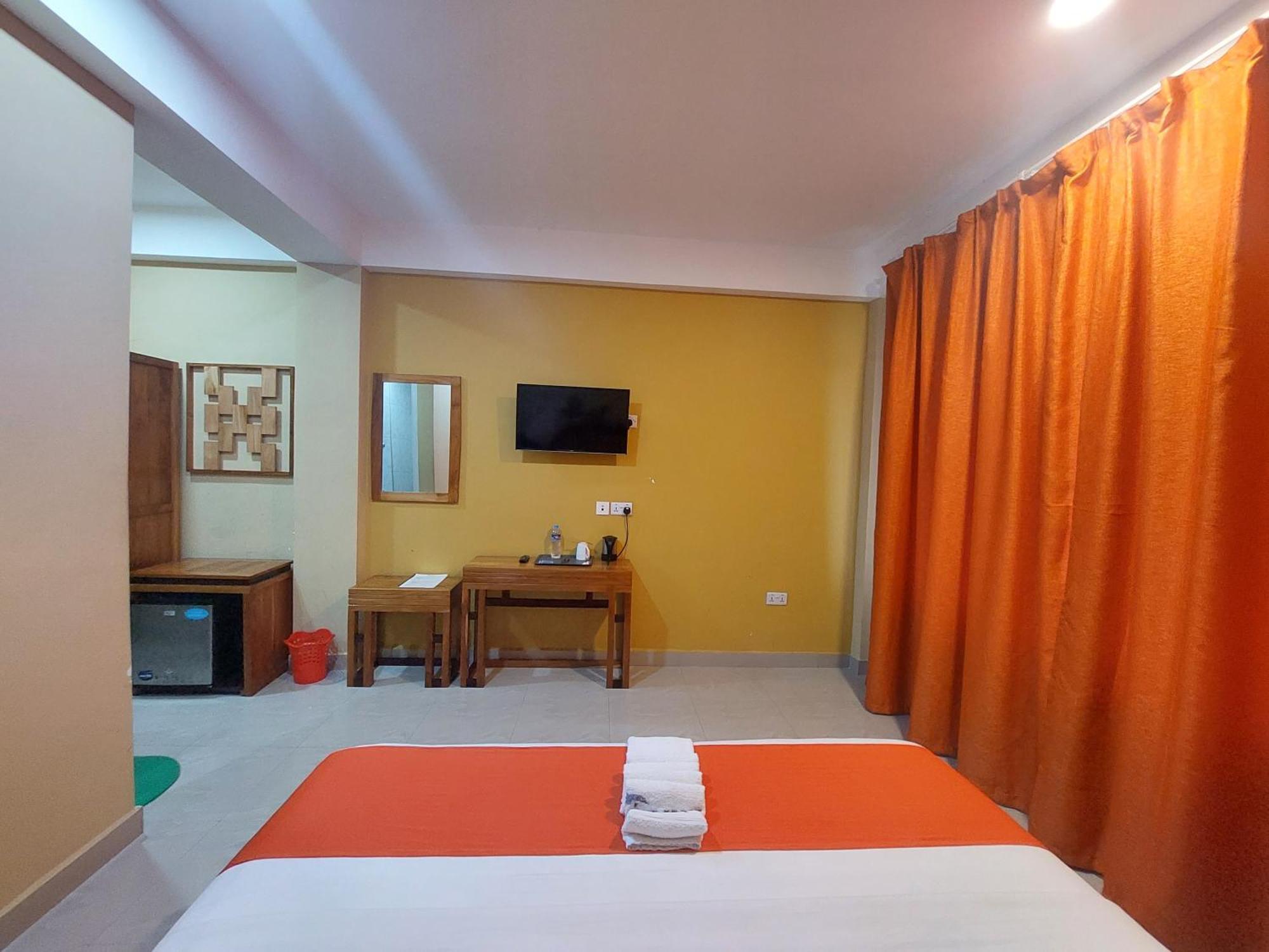 Dolphin Hotel แทนกา ภายนอก รูปภาพ