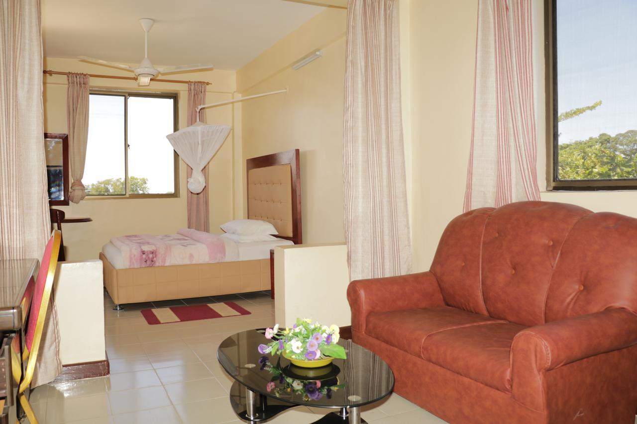 Dolphin Hotel แทนกา ภายนอก รูปภาพ