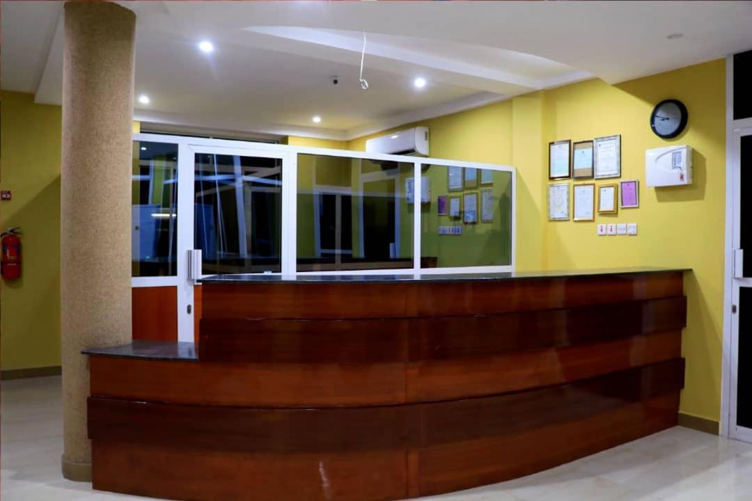 Dolphin Hotel แทนกา ภายนอก รูปภาพ